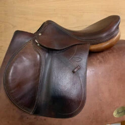 Devoucoux Biarritz Close Contact Saddle 18"