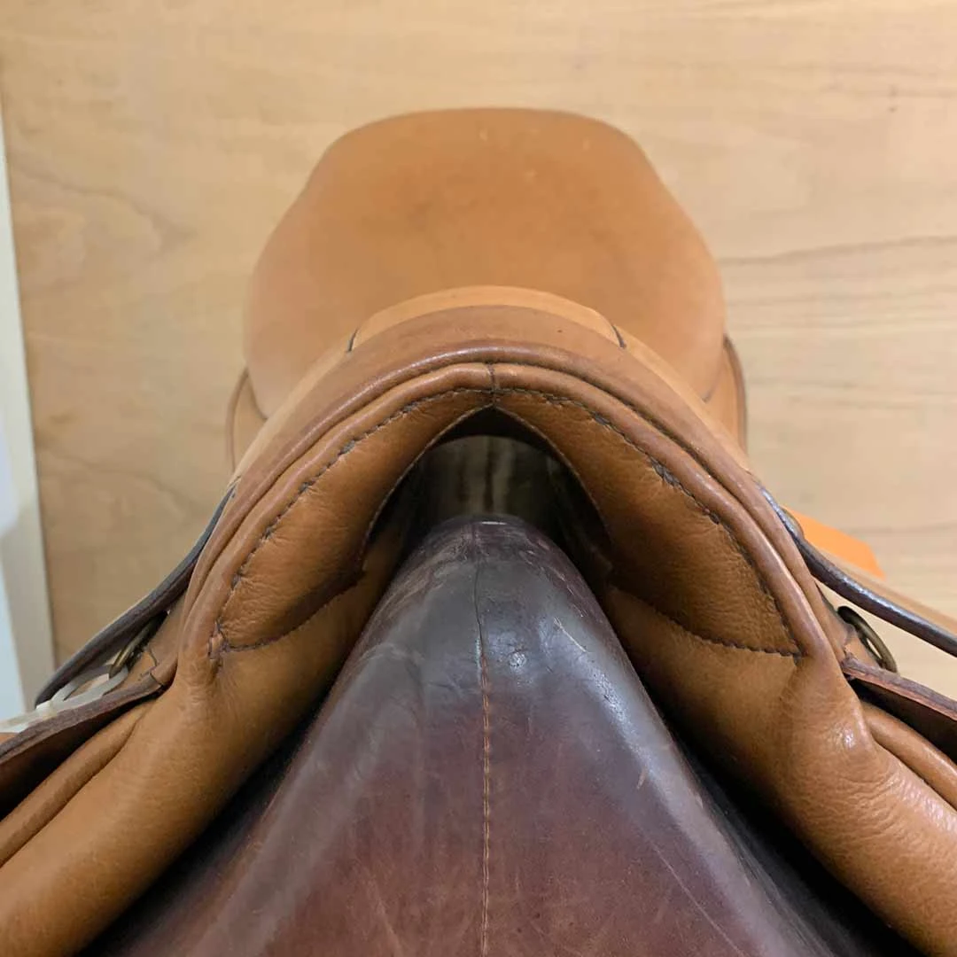 Stubben Close Contact Saddle - 16" 3 Stubben Close Contact Saddle - 16" - Image 3