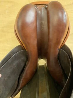 Mark Todd Jump Saddle 17" BAK -Best Saddle Shop IMG 7790 scaled